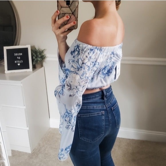 Seek The Label LF Cropped Floral Bell Sleeves Top Revolve XS - Picture 8 of 8